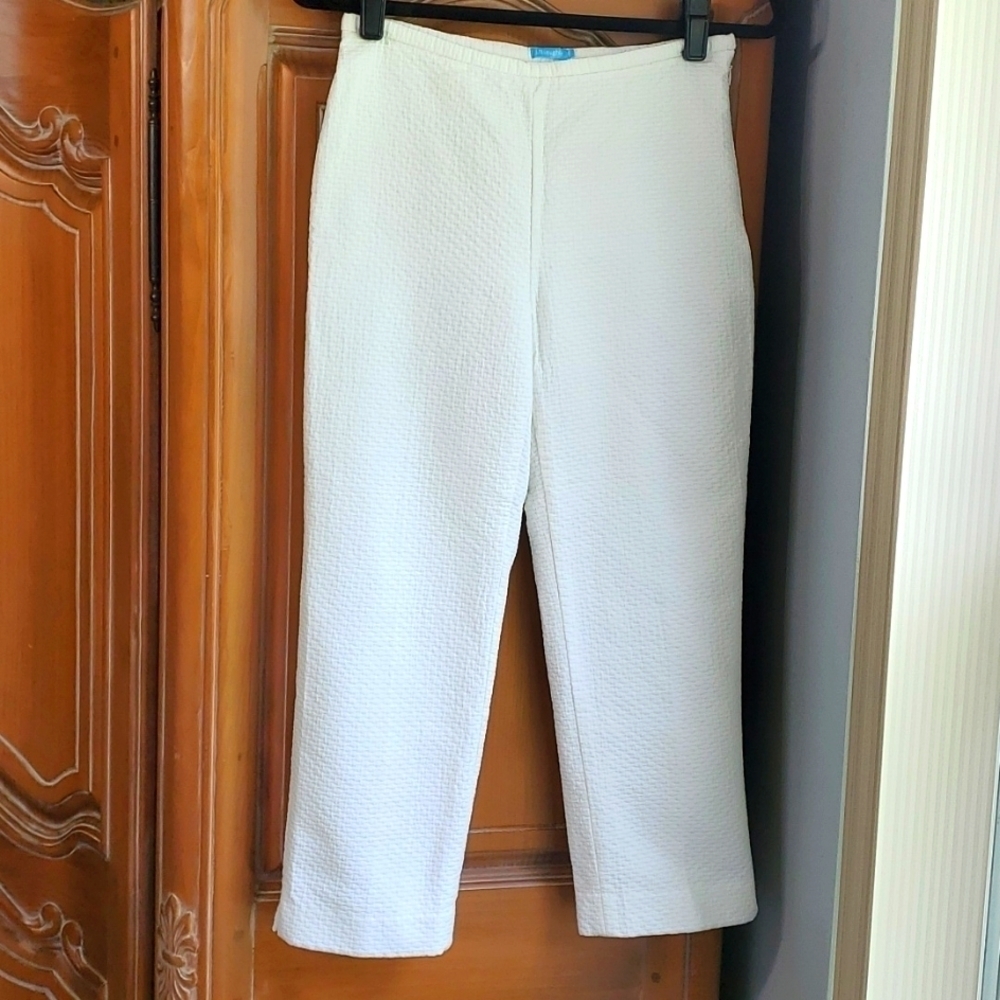 J.MCLAUGHLIN WHITE Capris.‎  Side zipper. Excellent condition. Size 2.